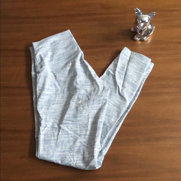 LULULEMON // Wunder Under High-Rise 7/8 Tight *Luxtreme 25" - Picture 2 of 2